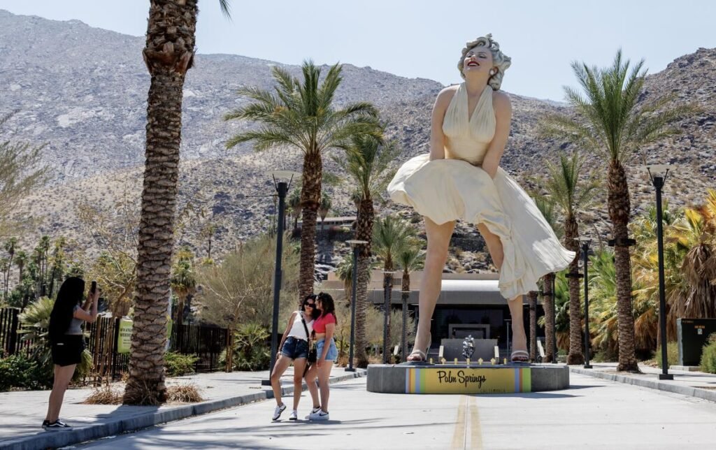 Marilyn Monroe statue in Palm Springs CA